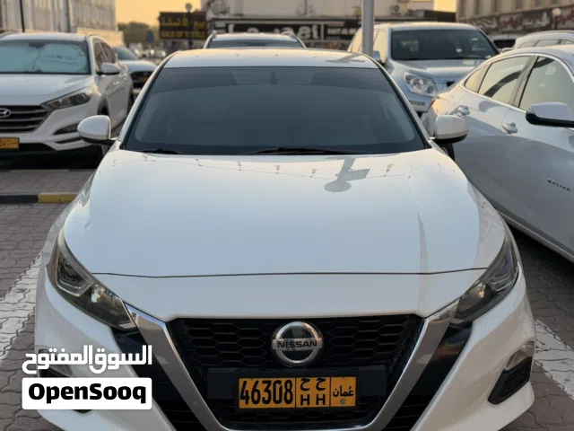 2019 نيسان التيما Standard