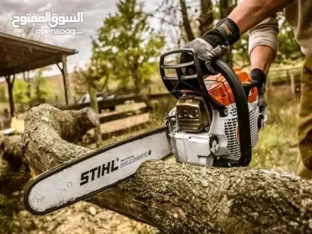 خدمة قص وتنظيف الاشجار والنخل بالمنشار البنزين داخل طرابلس مع توفير العمال والنقل حسب طلب...