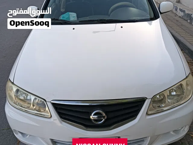 2010 نيسان صني Standard