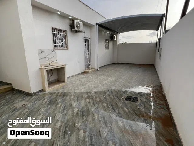 منزل كبير وجديد للإيجار من غير اتات المكان الباعيش شارع المستوصف والمدرسة