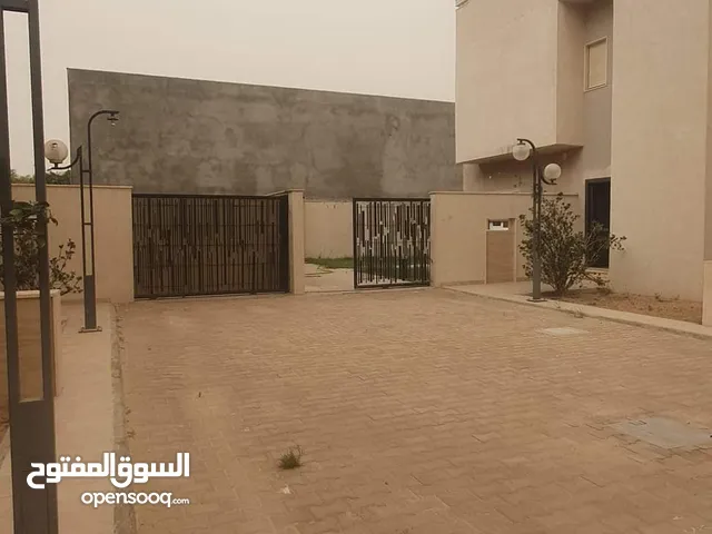 ثلاث فيلات سكنية جنب بعضهم للإيجار في مدينة طرابلس منطقة عين زارة طريق هابي لاند وجامع بلعيد