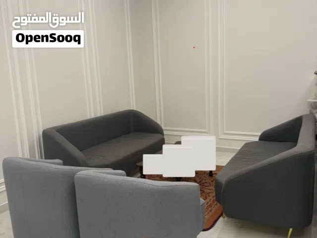 طقم كنب لـ 8 اشخاص بحاله جيده