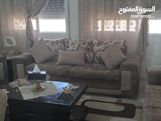 طقم كنب 7 مقاعد تفصيل  بحالة ممتازة  الموقع ابونصير ... ......