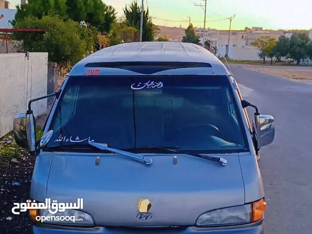 باص هونداي H100 لون سلفر لمتدد موديل 2002 فحص 2 جيد خلفي ماتور 55 جيد قير جيد بككس جيد ترخيص لن