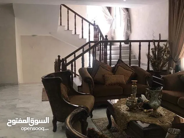 640 m2 5 Bedrooms Villa for Sale in Amman Um Uthaiena