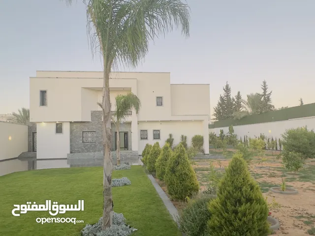 1700 m2 4 Bedrooms Villa for Sale in Tripoli Ain Zara