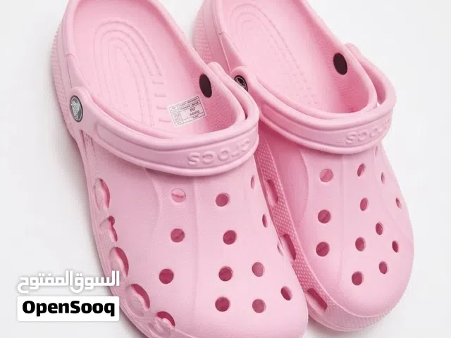 تشكيلة كروكس (Crocs) أصلية 100% براند عالمي بألوان مميزة وحالة الوكالة"