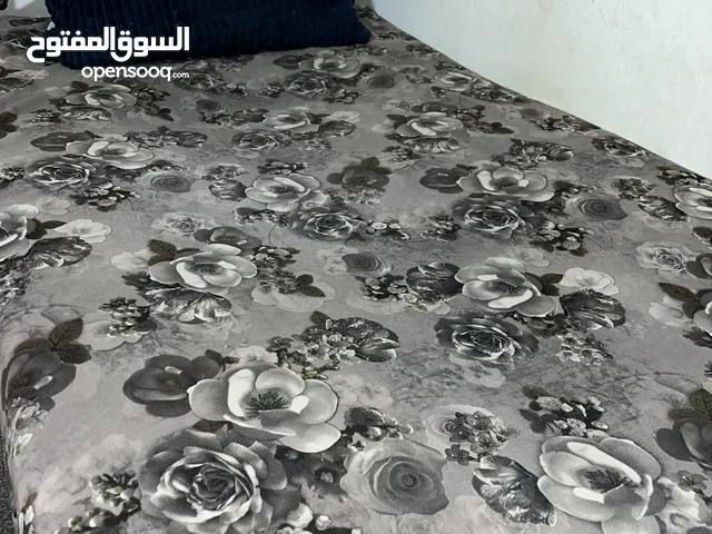 فرشات بحالت الجديد بسعر رخيص
