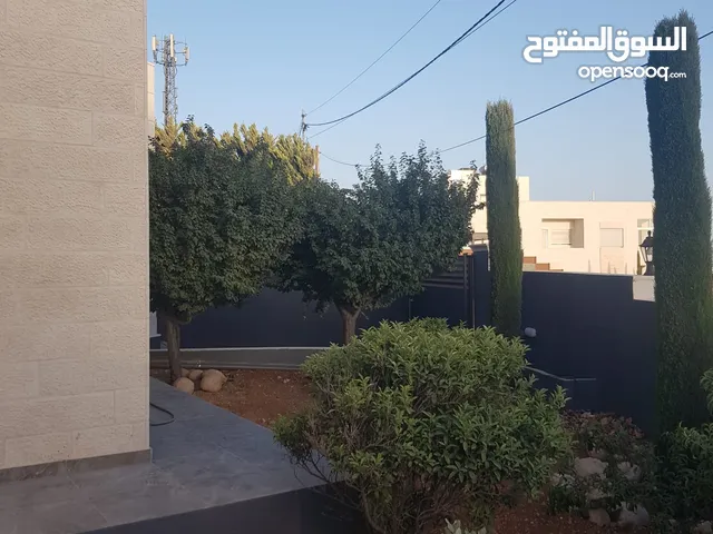 470 m2 More than 6 bedrooms Villa for Sale in Amman Airport Road - Manaseer Gs