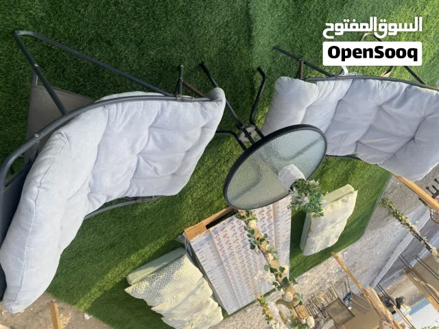 كراسي للبيع مع طاوله