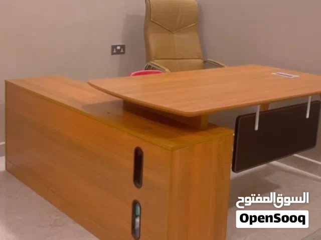 مكتب راقي وكرسي فخم