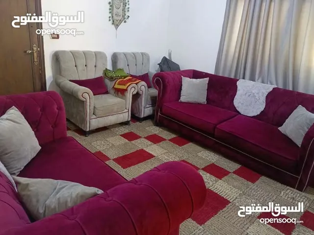 طقم كنب شبه جديد استعمال بسيط +طقم طاولات مجانا مع الكنب