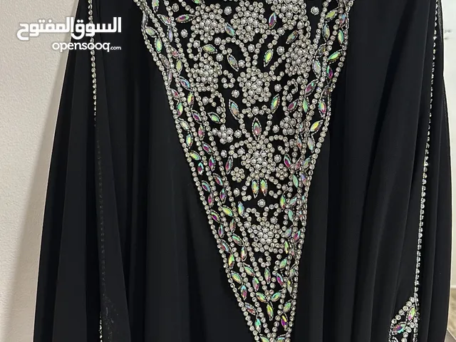لبس تفضيل مصممة عمانية