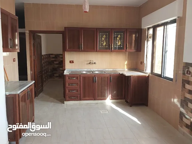 150 m2 3 Bedrooms Apartments for Rent in Salt Al NAqab