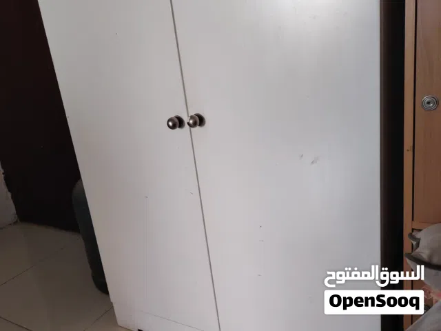 خزانة للكتب او الاطباق قوية وسليمة