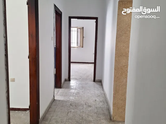 400 m2 4 Bedrooms Villa for Rent in Tripoli Alfornaj