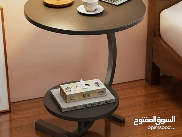 طاولة جانبية بتصميم دائري