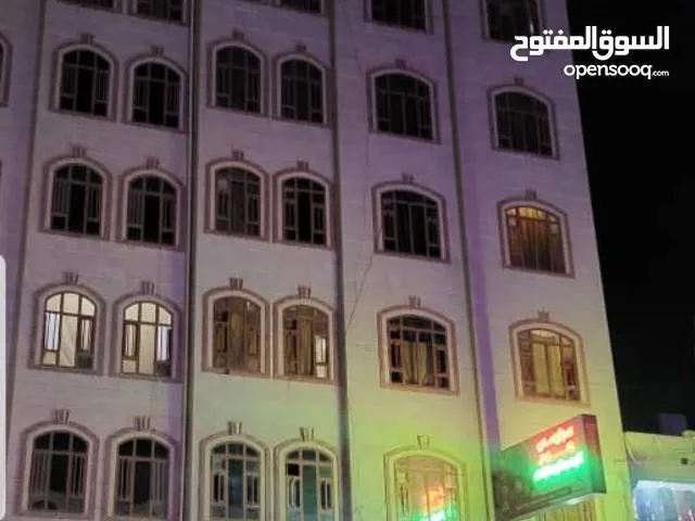 محلات للايجار تجاري رقم واحد يصلح ملابس صرافه مكتبه اي شغله شارع متحرك رئيسي