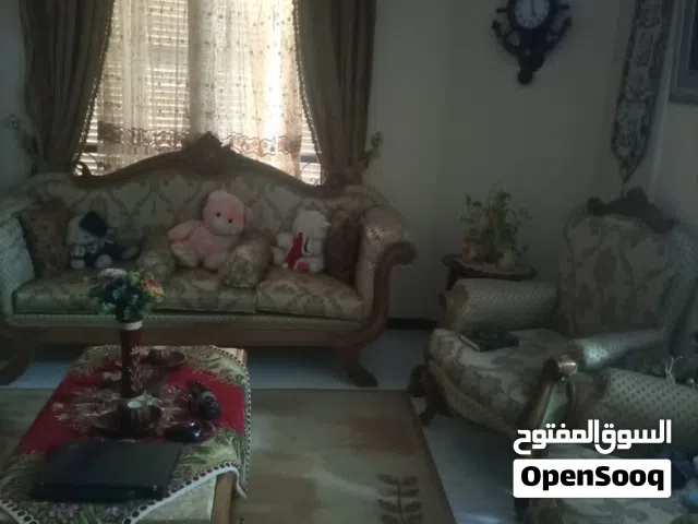 شقة بالتاسعة موقع متميز مسجلة وحصة بالارض