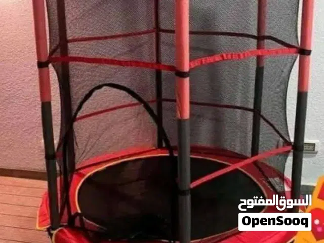 ترامبولين أطفال مزود بشبكة حماية كاملة وهيكل متين، يمنح ساعات من اللعب والنشاط مع أعلى درجات الأمان.