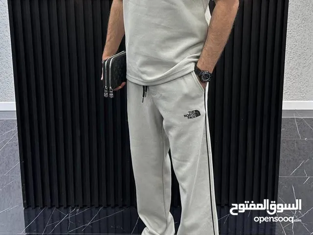 طقم شبابى من North Face متاح الوان ( اسود ، بيج ، رمادي) ومتاح مقاسات من Lالى 2XL وتلبس لحد 110 كيلو