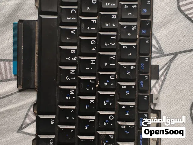 للبيع كيبورد لابتوب ديل (Dell) أصلي، الأزرار تحتوي على اللغة العربية والإنجليزية بدون فحص