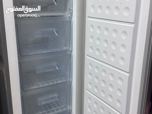 للبيع فريزر ماركة ثوماسون حجم 340 لتر نظيف وبارد وبدون اي مشاكل