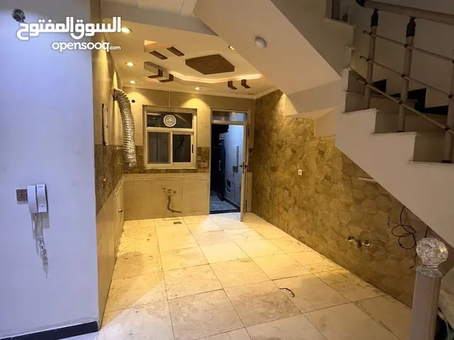 80 m2 4 Bedrooms Townhouse for Rent in Baghdad Karadah