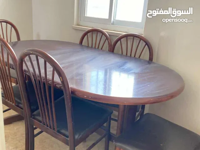 تخت مفرد مع طاوله سفره و6 كراسي