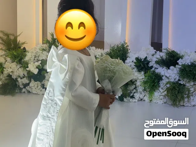 فستان ملبوس لبسه وحده