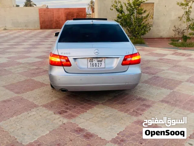 2013 مرسيدس بنز الفئة-E E 200