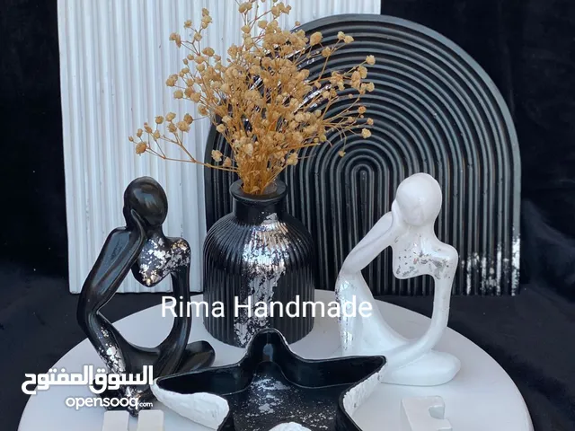 طقم كونكريت مميز ميكس الوان اسود وابيض مدون من قطع مختلفه باستخدامات مختلفه كتير