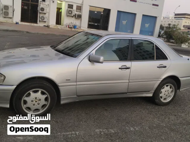 1995 مرسيدس بنز الفئة-E E 240