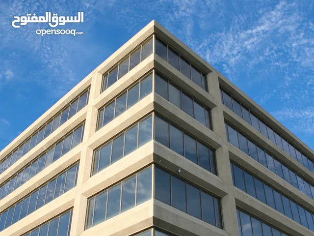 بناية 3 طوابق تحتوي على محلات وشقق المساحة 244 متر حي صنعاء