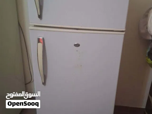 ثلاجه حجم وسط شغاله للبيع