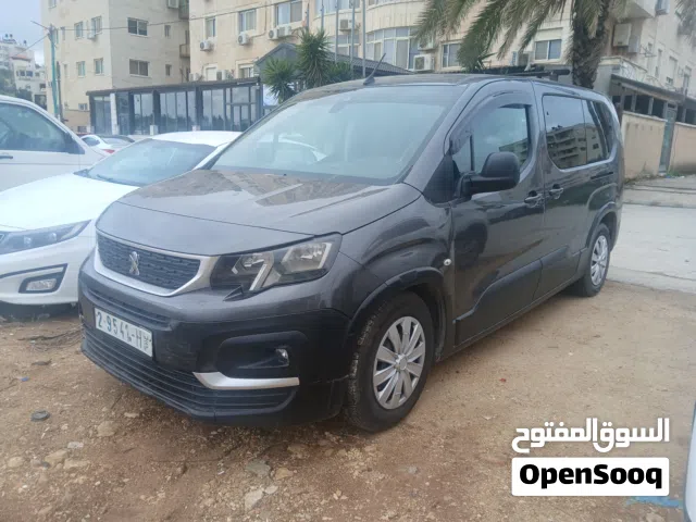 2019, بيجو, ريفتر, Standard