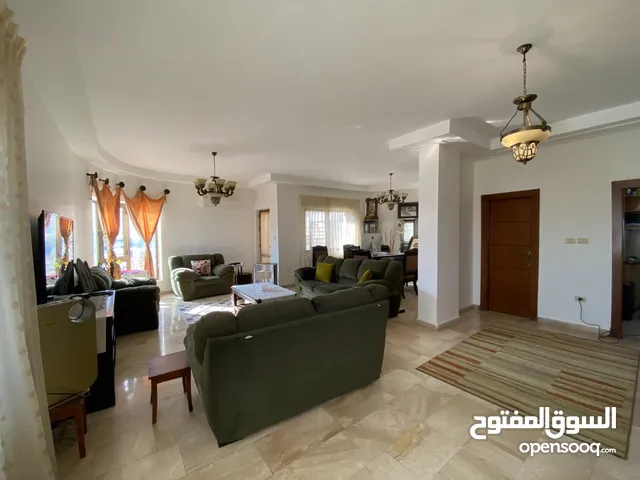 شقه طابقيه مع سطح للبيع