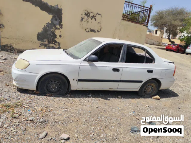 الاكسنت الابيض ما مكنسله مطلوب فيه 300 ولون لكحلي مكنسله مطلوب 200