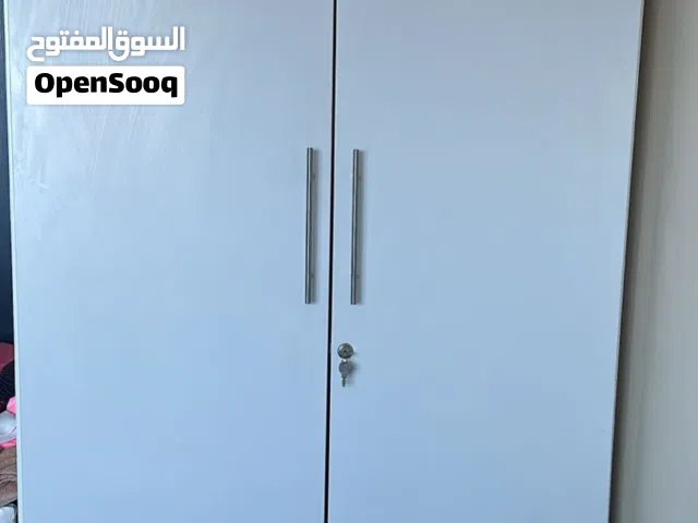 كبت ملابس في حاله نضيفه جدا