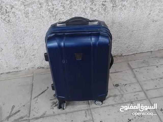 شنطة سفر بحالة ممتازة