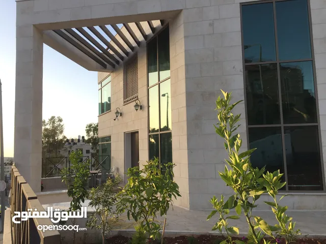 فيلا تجاريه تصلح ل مطعم او مركز تجميل او مركز طبي او محل ملابس او شركة او مؤسسه