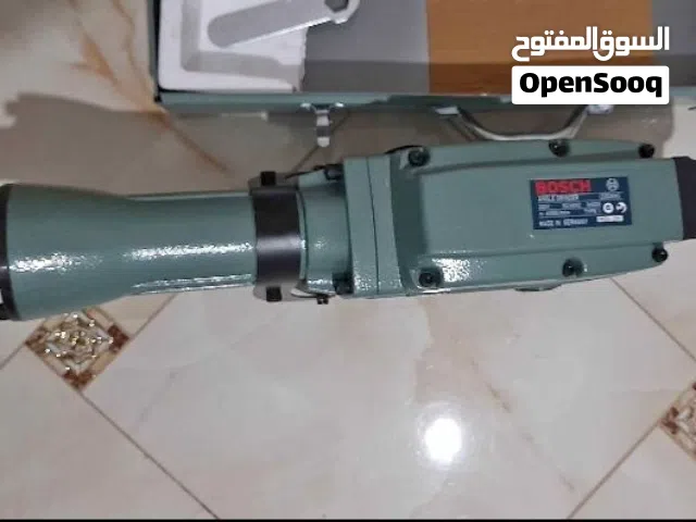 مجموعة من Bosch لمعدات البناء متكونة من هيلتي كبير + هيلتي عادي +مثقاب + قاطعة جديدة بكل أكسسورتها