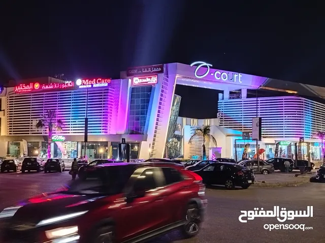 عيادة للبيع بأكبر مول طبى من المالك مباشر لسرعة البيع كاملة التشطيب و مكيفة و مؤجرة