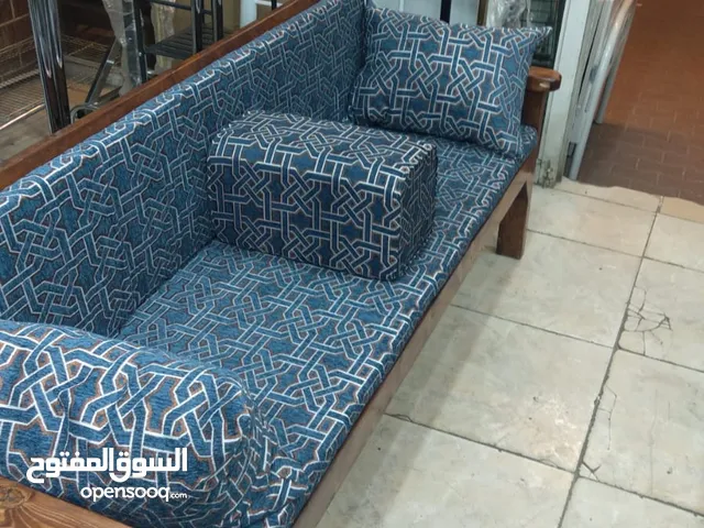 كراسي خشب وحديد