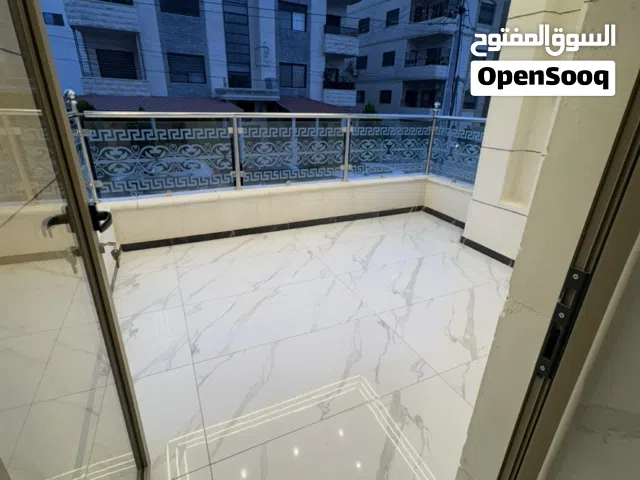 درابزين من القزاز و الستانلس ستيل الفضي بنقشة