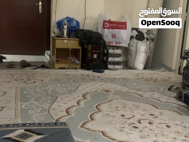 مطلوب فرد لمشاركة سكن في الفروانية