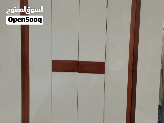 كبت ملابس 3 ابواب ابيض لامع مع اطار خشبي