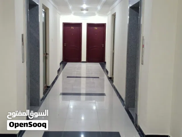 شقة للايجار بالمهبولة قطعه واحد عوائل وافدين غرفتين نوم وصاله ومطبخ وحمامين قريبه من الخدمات موقف