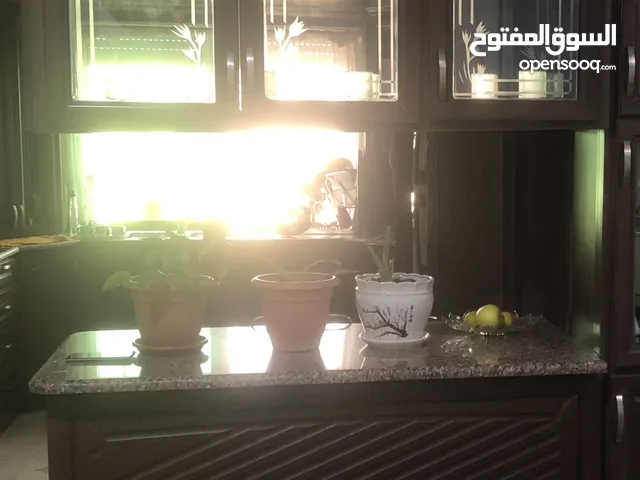 خزانة مطبخ بحالة ممتازة للبيع