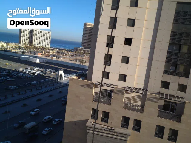 شقه  بواجهة بحريه الدور التاسع جنب برج بوليله مباشرة وامام البحر